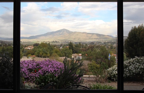 Bonita Maison | Relaxing Mountain View Retreat with Pool & Spa!