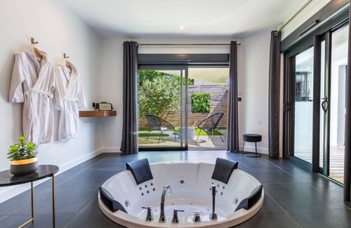Perverie Maison | ❤️ Le Secret - Private Jacuzzi - Romantic night in Nantes