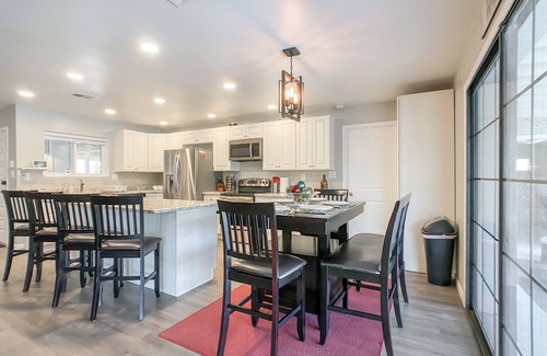 Tempe Maison | Relaxing Oasis! 5 bedroom 3 bath with Pool