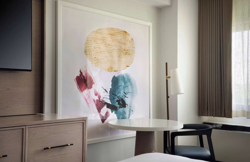 White Plains Hôtel | Relaxing Pet Friendly King Room w/ Easy Train Ride to New York City