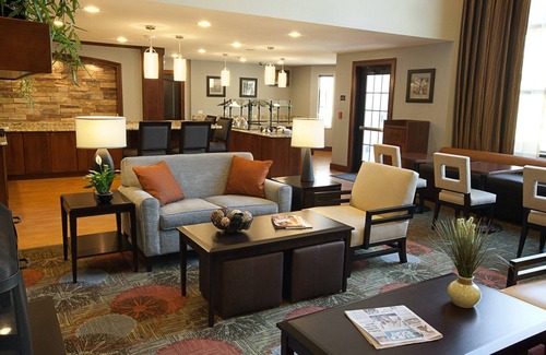 Rossford Copropriété | Relaxing Retreat Near Downtown Toledo | Fitness Center + Free Breakfast!