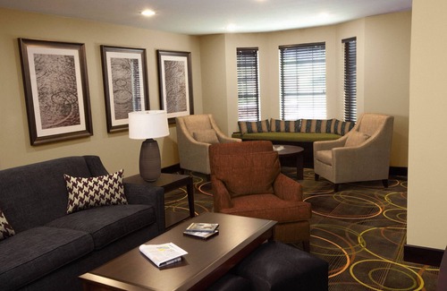 Rossford Copropriété | Relaxing Retreat Near Downtown Toledo | Fitness Center + Free Breakfast!