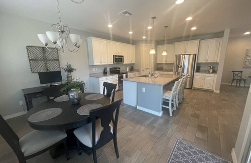 Waddell Maison | Relaxing Retreat w/ Heated Pool, near Golf, Hiking, Sports Stadiums and more…