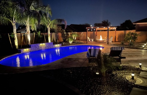 Waddell Maison | Relaxing Retreat w/ Heated Pool, near Golf, Hiking, Sports Stadiums and more…