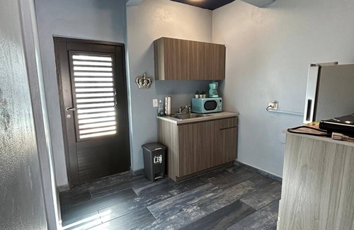 Catano Maison | Relaxing Retreat with Pool in a Quiet Coastal Area. Walk to Ferry to San Juan.