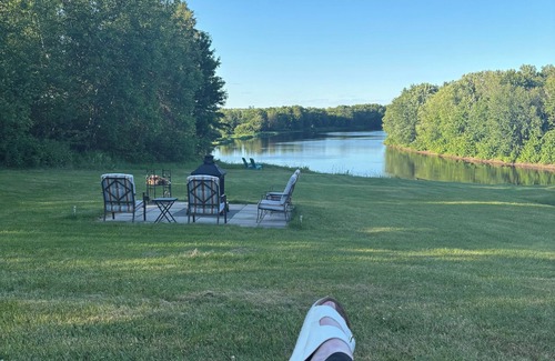 Queens County Maison | Relaxing River Getaway