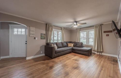 Rockford Maison | Relaxing Rockford Stay 3 br 1 bath in the heart of Northern Illinois Family Friendly