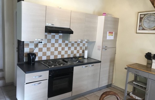 Penne-d'Agenais Cottage | La Petite Maison, Charmant gîte mitoyen sur 4 hectares de terrain.