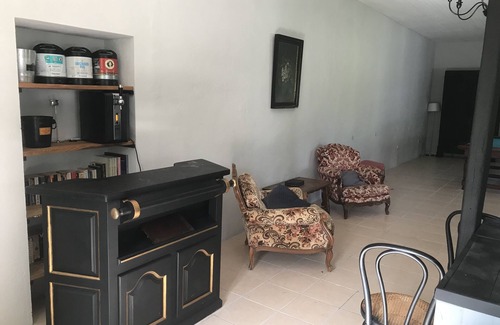 Penne-d'Agenais Cottage | La Petite Maison, Charmant gîte mitoyen sur 4 hectares de terrain.