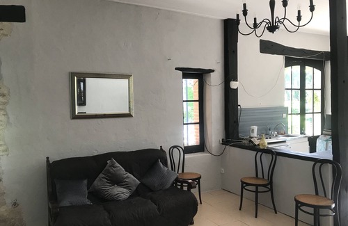 Penne-d'Agenais Cottage | La Petite Maison, Charmant gîte mitoyen sur 4 hectares de terrain.