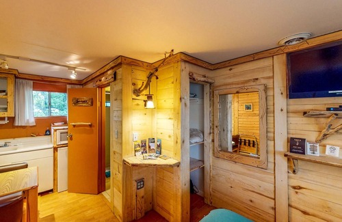 Cedaredge Cabine | Relaxing studio with marvelous mountain views