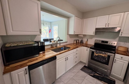 Walled Lake Copropriété | Relaxing Walled Lake Condo Near the Beach