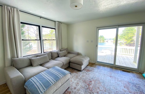 Roanoke Rapids Maison | Relaxing waterfront lakehouse on Lake Gaston and R&R Lake