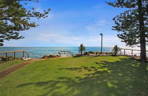 Amity Point Maison | Relaxing waterfront property with own jetty and magnificent views
