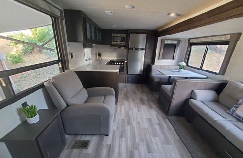 Walnut Grove Maison | Relaxing Waterfront RV along the Sacramento River