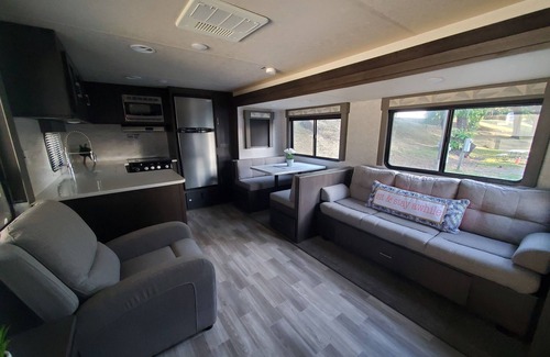 Walnut Grove Maison | Relaxing Waterfront RV along the Sacramento River