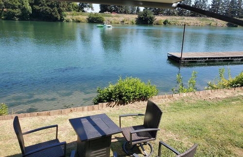 Walnut Grove Maison | Relaxing Waterfront RV along the Sacramento River