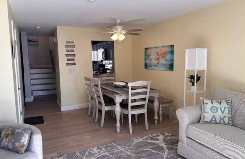 Laconia Maison | Relaxing Winnipesaukee Condo!