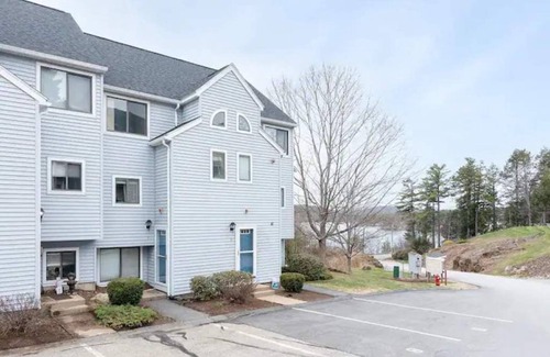 Laconia Maison | Relaxing Winnipesaukee Condo!