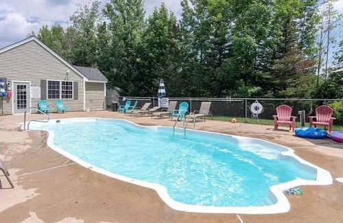 Laconia Maison | Relaxing Winnipesaukee Condo!