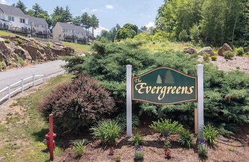 Laconia Maison | Relaxing Winnipesaukee Condo!