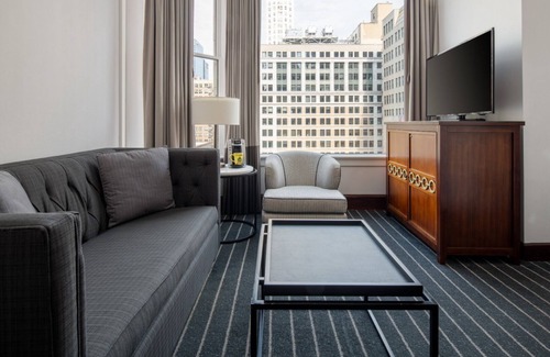Downtown Chicago Hôtel | Reliance King Suite at Staypineapple, An Iconic Hotel, The Loop