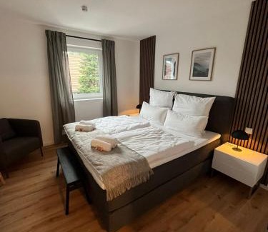 Elgersweier Appartement | REMA Homes - 180x200 Bett Küche Bad 50' TV Tiefgarage