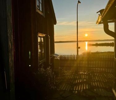 Osthammar Appartement | Remarkable Harbour View Cabin.
