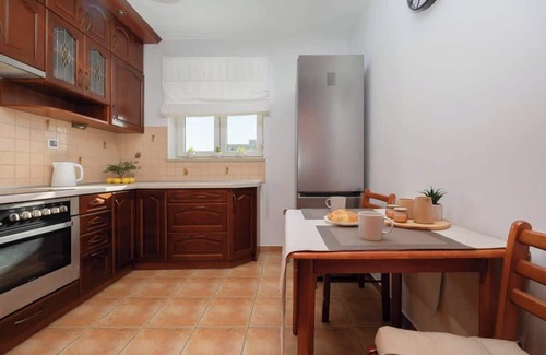 Brodno Appartement | Elegant Apartment with Parking Close to Metro Station by Noclegi Renters