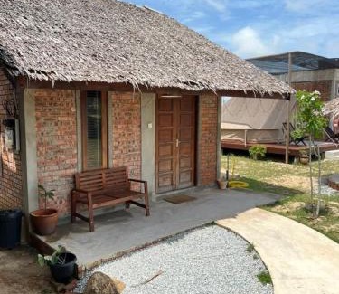 Pantai Penarik Chalet De Ski | Rembulan Escape - The Red Bowl
