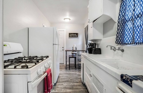 Downtown San Diego Maison | Remodeled 1BD Craftsman Bungalow WIth Parking