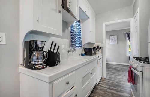 Downtown San Diego Maison | Remodeled 1BD Craftsman Bungalow WIth Parking