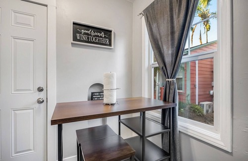 Downtown San Diego Maison | Remodeled 1BD Craftsman Bungalow WIth Parking