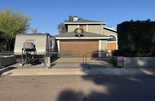 Glendale Maison | Remodeled 2 story home w/ pool 8 minutes from the State Farm Stadium!