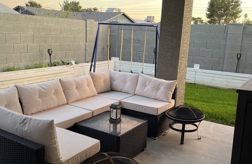 Glendale Maison | Remodeled 2 story home w/ pool 8 minutes from the State Farm Stadium!