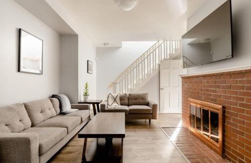 Richmond Maison | Remodeled 2BR - Walk to Coffee Bars & More