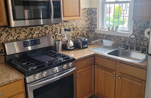 Philadelphia Maison | REMODELED 3 BEDROOM HOUSE LOCATED NEAR THE AIRPORT AND ALL MAJOR INTERSTATES