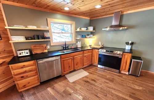 Harbor Springs Maison | Remodeled 4 bedroom home in Good Hart close to Lake Michigan beaches