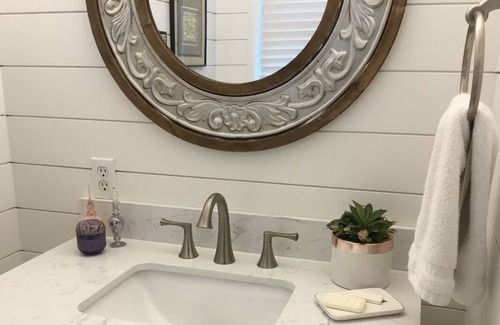 Lynchburg Maison | Remodeled 60s ranch 5 min from Liberty University.