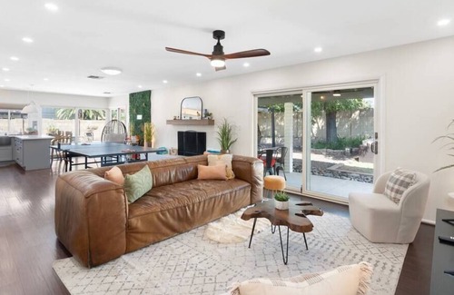 Avant Maison | Remodeled Abode | 3BR | Pingpong | Football | Pool