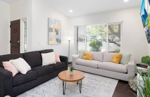 Avant Maison | Remodeled Abode | 3BR | Pingpong | Football | Pool