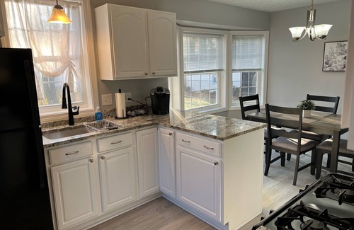 Avon Lake Maison | Remodeled Charming Avon Lake Home