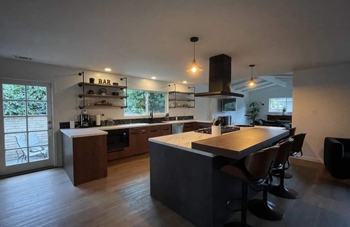 South Oceanside Maison | Remodeled cozy family surf house with jacuzzi and pool located near the beach!