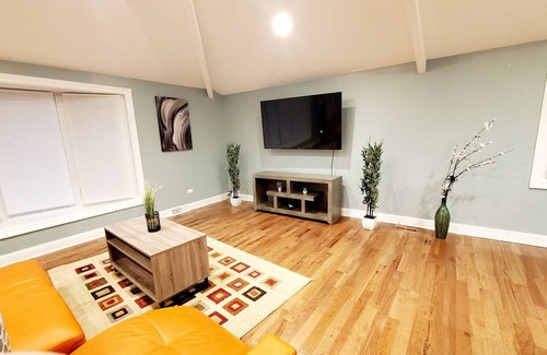 Darien Maison | Remodeled cozy home with firepit and close to the Waterfall Glen Forest Preserve
