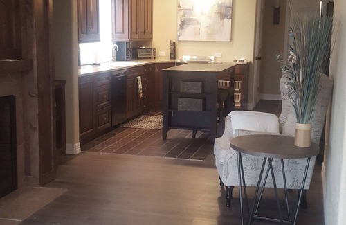 North Central Westminster Appartement | Remodeled & Fully-Furnished Guest Suite