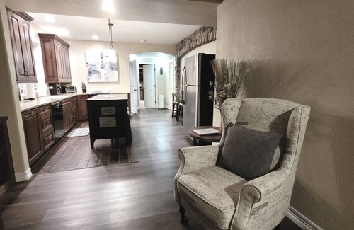 North Central Westminster Appartement | Remodeled & Fully-Furnished Guest Suite