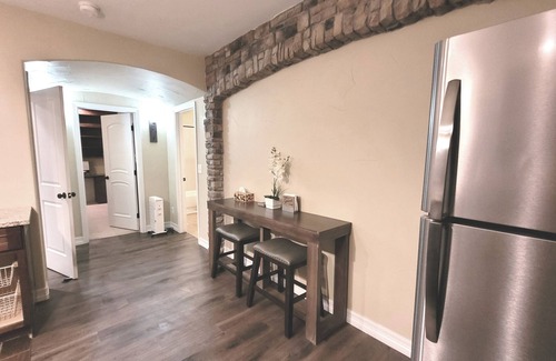 North Central Westminster Appartement | Remodeled & Fully-Furnished Guest Suite