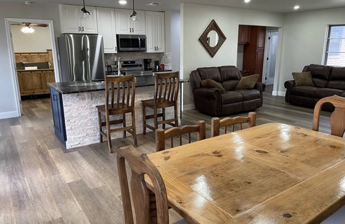 Cross Mountain Maison | Remodeled hill country house, pool, 1.25 fenced acres Fiesta Texas - Sea World