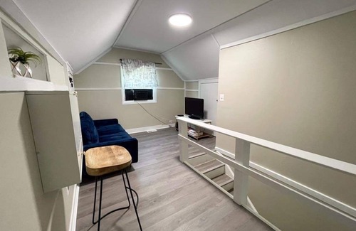 Capitol Heights Maison | Remodeled historical cottage w/ wifi and fire pit, super close to DC Entire Home