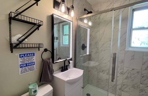 Capitol Heights Maison | Remodeled historical cottage w/ wifi and fire pit, super close to DC Entire Home